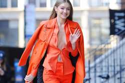 Супермодель Джиджи Хадид в костюме на голое тело прогулялась по Нью-Йорку