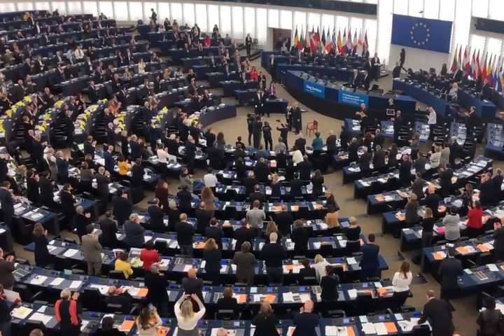 На сесії Європарламенту вручили отриману Сенцовим премію (відео)