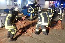 Улицу немецкого города залило шоколадом