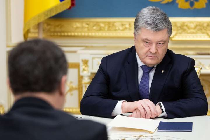 Президент посоветовал главе «Укрпошты» пересмотреть свою зарплату