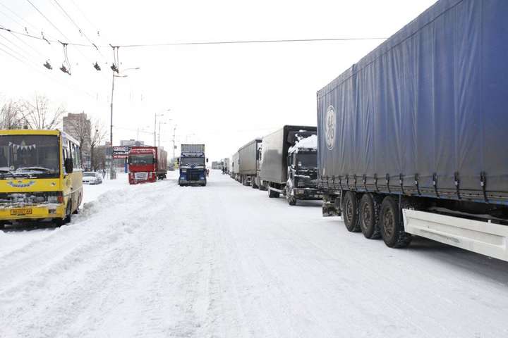 Введено обмеження на в’їзд вантажівок до Києва