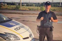 Харківський патрульний відібрав у чоловіка авто, продав на запчастини та втік до РФ 