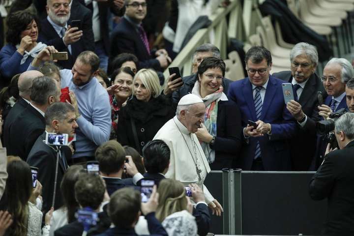 Папа Римський звільнив двох радників, замішаних у сексуальному скандалі