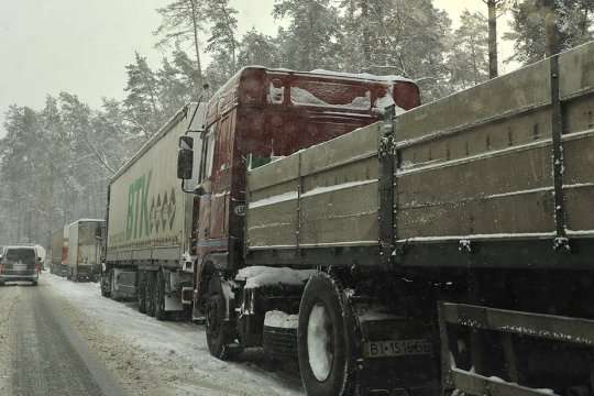 Зранку в’їзд вантажівок до Києва знову обмежено