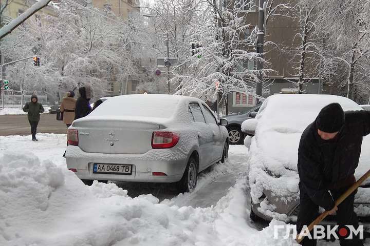 Синоптик повідомила, коли у Києві припиниться снігопад (карти)