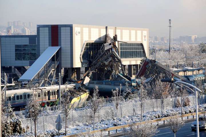 МЗС: українців серед постраждалих у залізничній аварії в Анкарі немає 