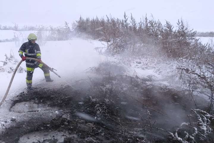 На вулиці снігопад, а на Київщині горять торф’яники 