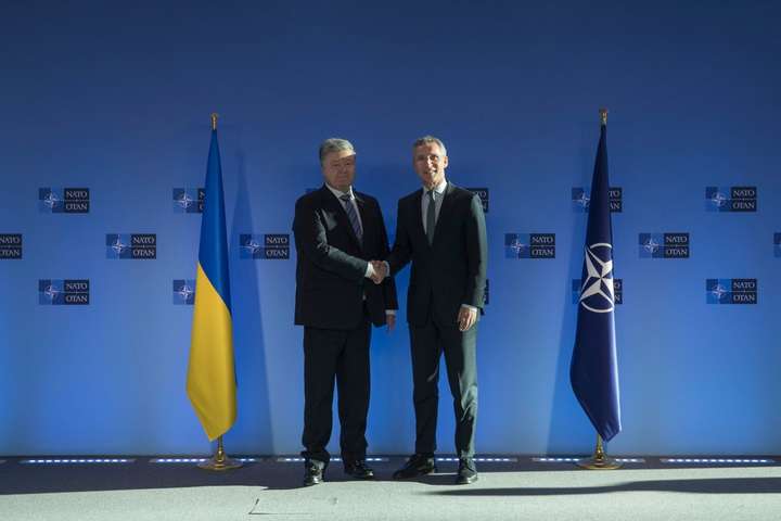 НАТО закликає РФ звільнити з полону українських моряків