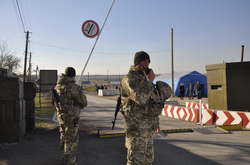 На Донбассе в пунктах пропуска застряли 250 авто