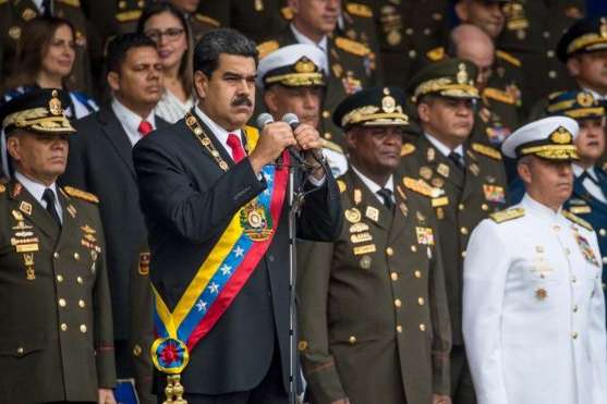 Президент Венесуели наказав армії бути в повній готовності