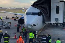 Літак у Мексиці пошкодив ніс під час польоту