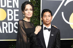  Анджелина Джоли с сыном Паксом 