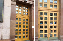 Старі двері у київській мерії замінили на легші (фото)