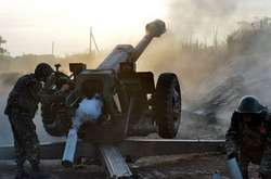 Бойовики на Донбасі гатили із БМП та зенітних установок: є поранений