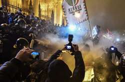 Протести проти «закону про рабство» в Угорщині: сутички з поліцією продовжуються