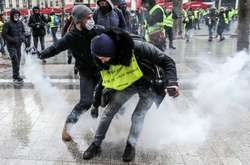 У Франції вже вп’яте проходить акція протесту руху «жовтих жилетів»