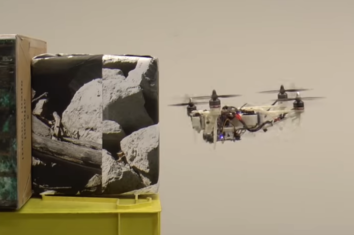 Швейцарські інженери створили дрон, що може змінювати власну форму