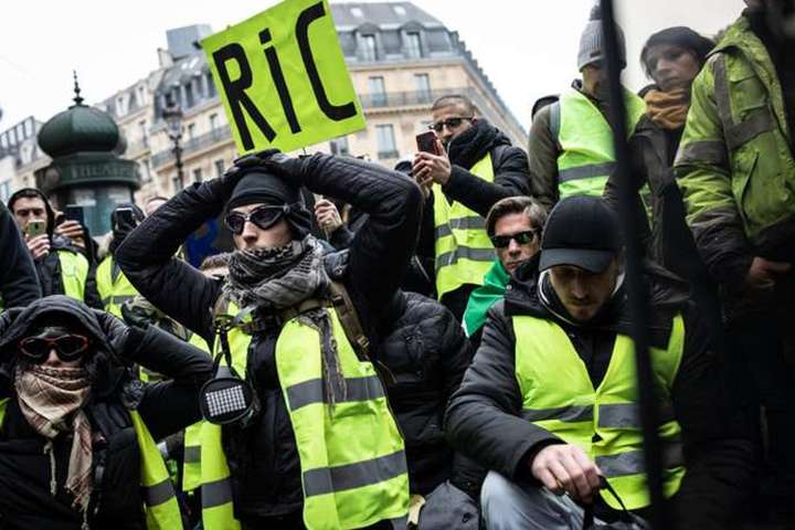 Протести «жовтих жилетів»: у Парижі затримали 179 людей