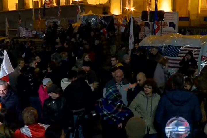 Протестувальники в Тбілісі ставлять намети