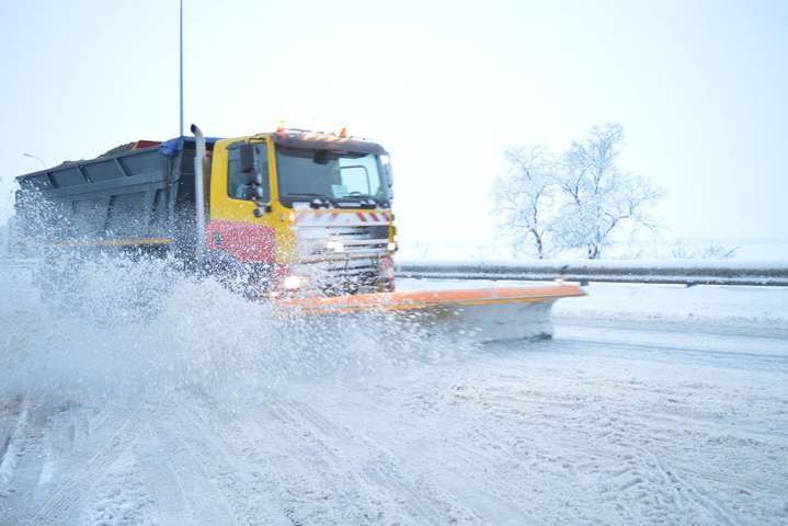 На заході України сніжить, місцями сніг з дощем