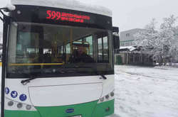 На маршруті у Києві почав курсувати електробус (фото)