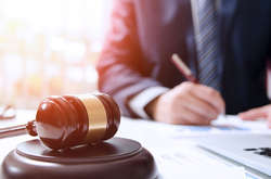 За пограбування літньої жінки злочинець відбуватиме покарання більш як 4 роки