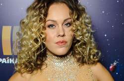 Певица Alyosha 