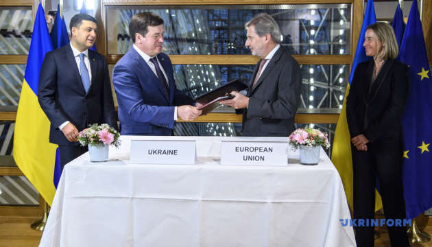 Україна у Брюсселі підписала вісім угод на €400 мільйонів 