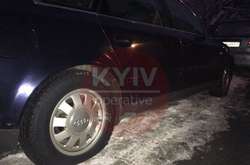 У Києві автомобілям на «євробляхах» попробивали колеса (фото, відео)