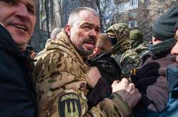 За словами Луценка, можна під’їхати і пізніше. «Не факт, що почнеться вчасно. Отож, хто може – вирушайте», - закликав нардеп.