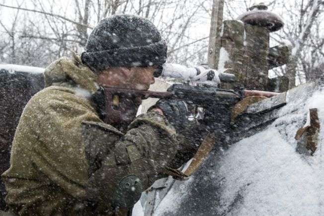 Окупанти на Луганщині застосували артилерію, втрат немає