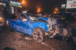  Renault протаранив Audi A3, а інші машини вже зіткнулися за інерцією 