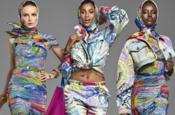 45-летняя супермодель покорила танцами на съемках для Versace