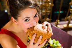 Британские ученые нашли связь между употреблением фастфуда и депрессией