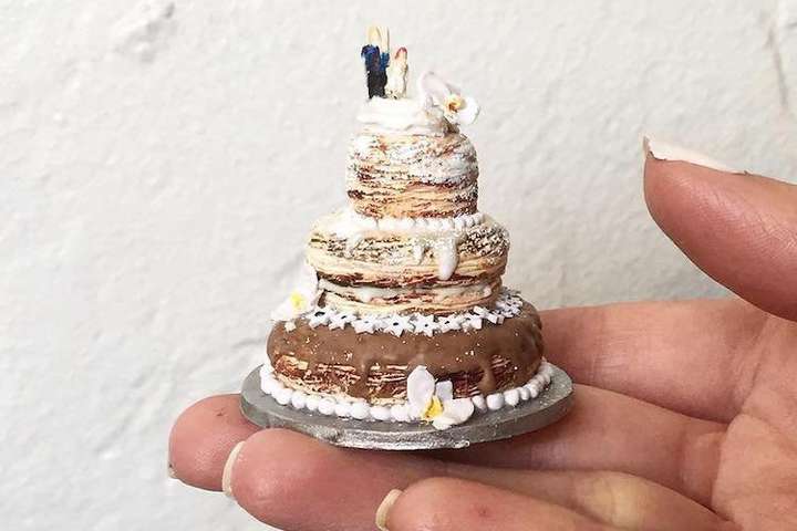 Майстриня з США створює фантастичні багатоярусні міні-торти, які поміщаються на долоні