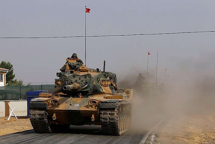 Туреччина перекинула танки до кордону з Сирією