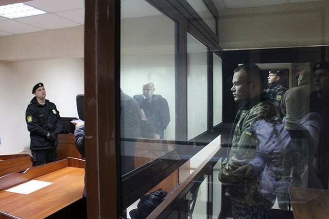 Окупанти в Криму залишили під арештом чотирьох українських моряків