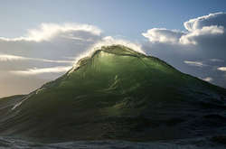 Фотограф доказал, что волны могут быть похожи на величественные горы