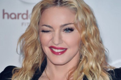 Обнаженная в 19: Мадонна показала откровенное фото сорокалетней давности