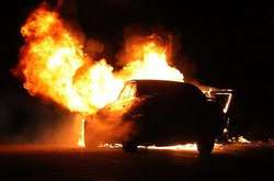  Внаслідок пожежі автомобіль згорів повністю  