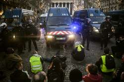 Французькі поліцейські добилися підвищення зарплати 