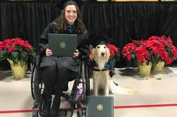 Cобака-поводырь получила диплом магистра