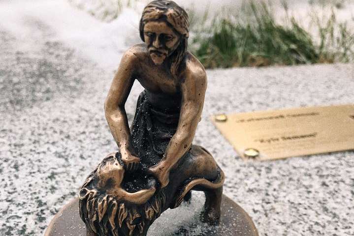 У Києві з’явилася 12-та бронзова міні-скульптура (фото)
