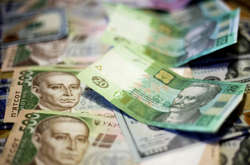 Долар на міжбанку впав до 27,5 гривні 