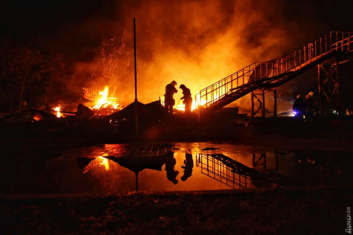 Пожежа у «Вікторії»: рятувальник заявив, що у таборі не було води та начальства
