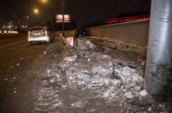 Після зіткнення зі стовпом автомобіль проїхав ще метрів 30