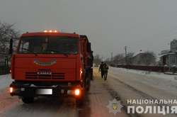 Вантажівка на Тернопільщині переїхала чоловіка, який п’яним «відпочивав» на дорозі  