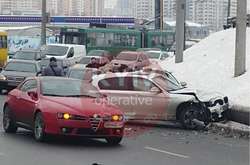 Сталося зіткнення автомобілів&nbsp;Alfa&nbsp;Romeo,&nbsp;BMW&nbsp;і&nbsp;Daihatsu