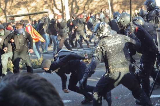 Протести у Барселоні: поліція затримала 12 осіб