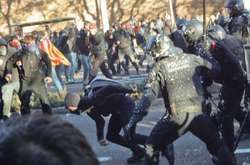  У Каталонії прихильники незалежності автономії перекрили десятки доріг в знак протесту проти виїзного засідання уряду Іспанії 